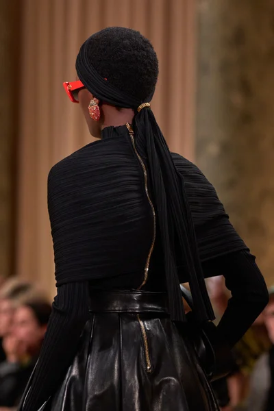 Look 99